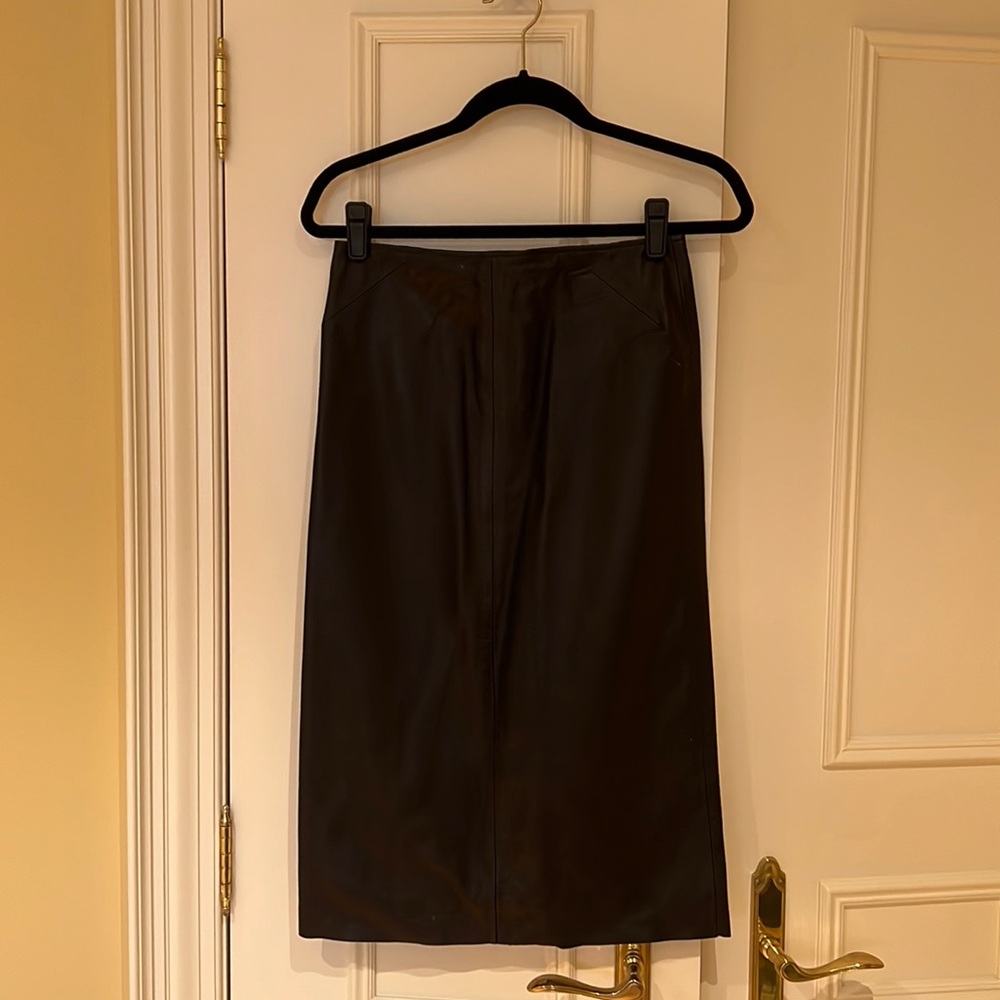 Black leather pencil skirt. Size 4-6
